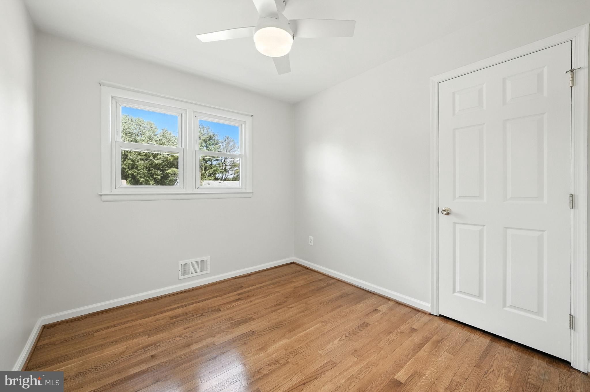 3924 LINCOLNSHIRE STREET