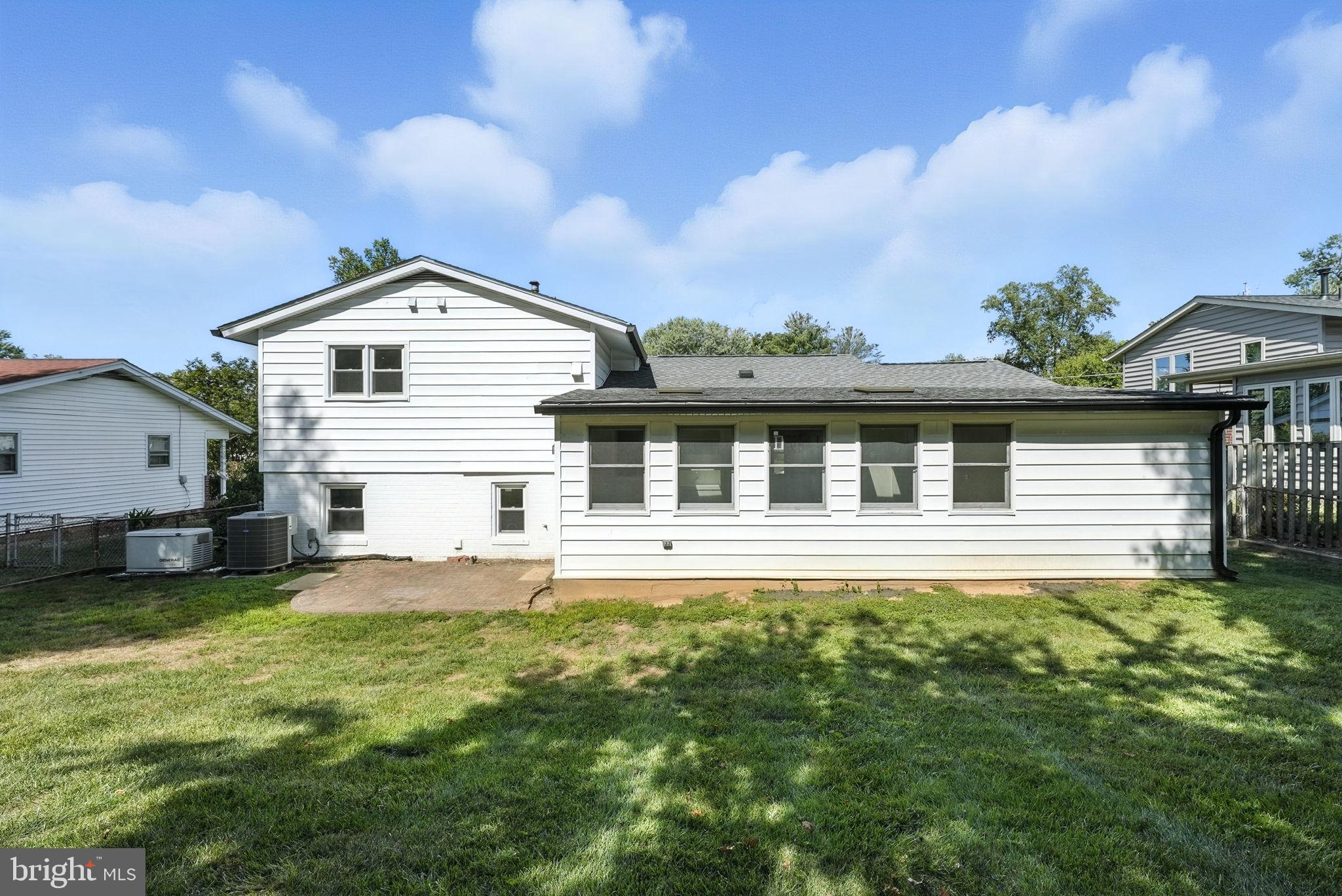 3924 LINCOLNSHIRE STREET