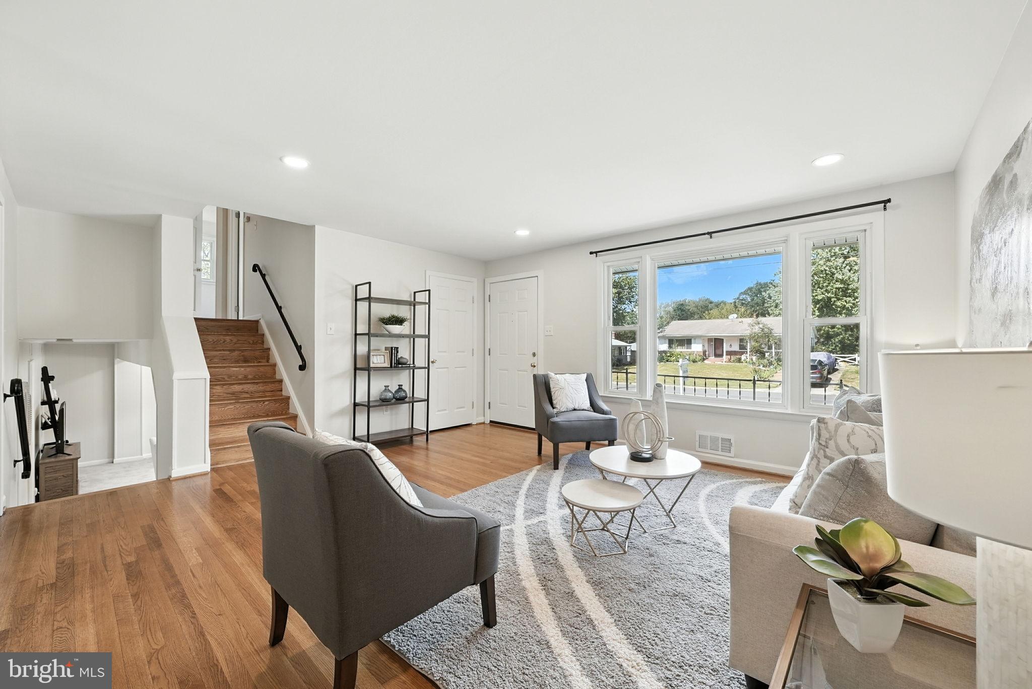 3924 LINCOLNSHIRE STREET