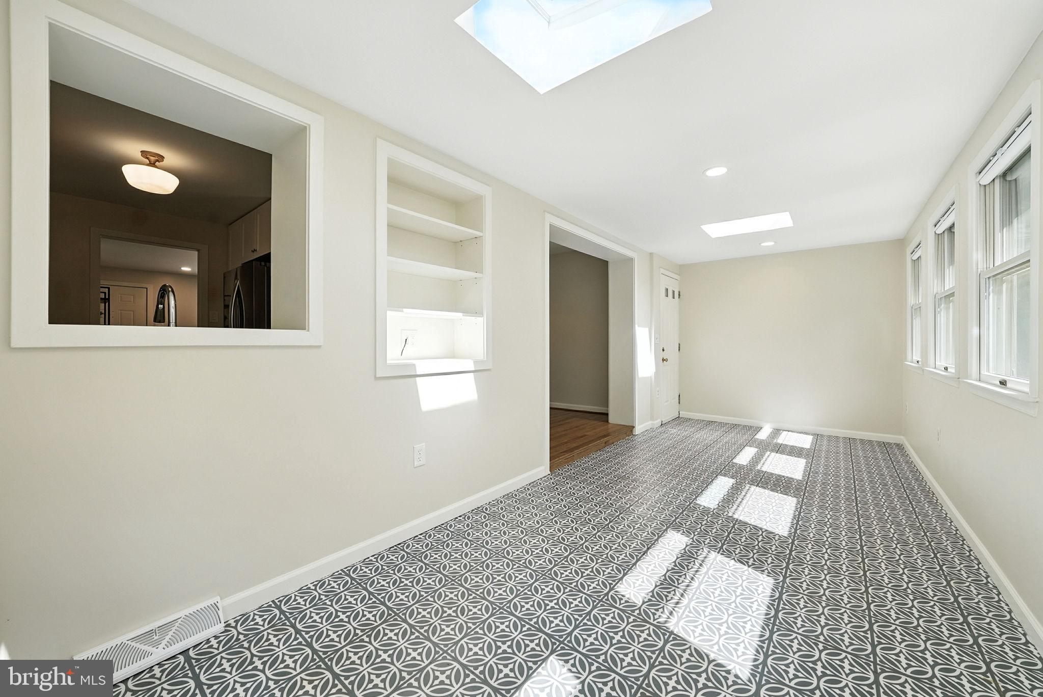 3924 LINCOLNSHIRE STREET