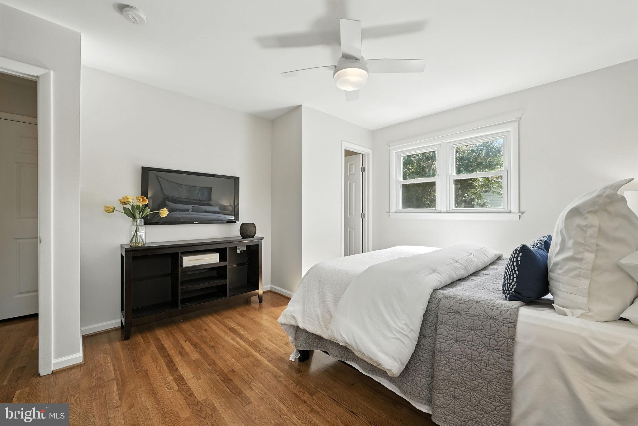 3924 LINCOLNSHIRE STREET