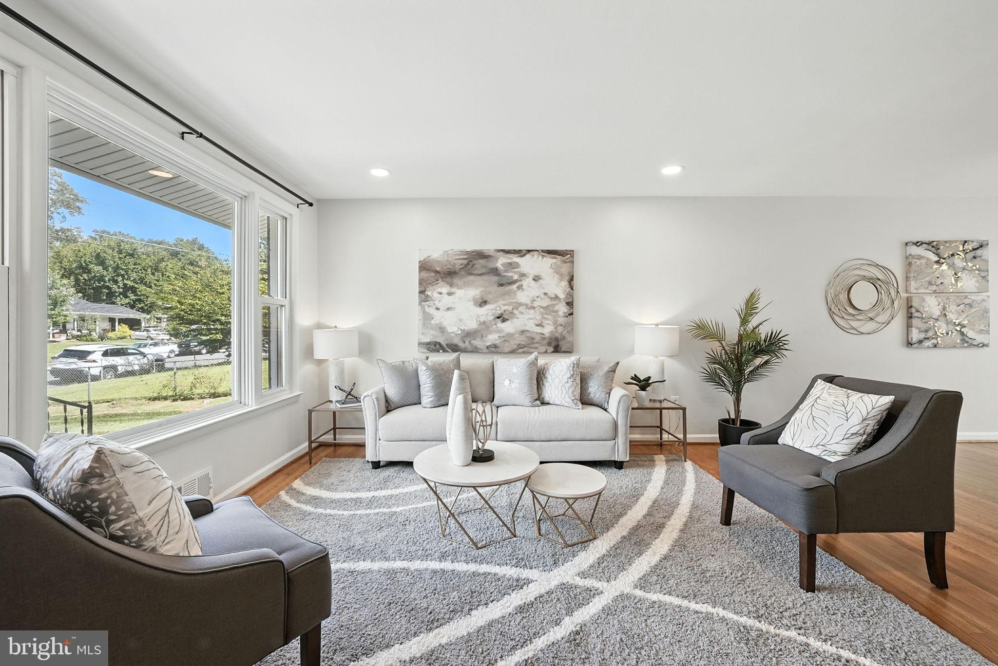 3924 LINCOLNSHIRE STREET