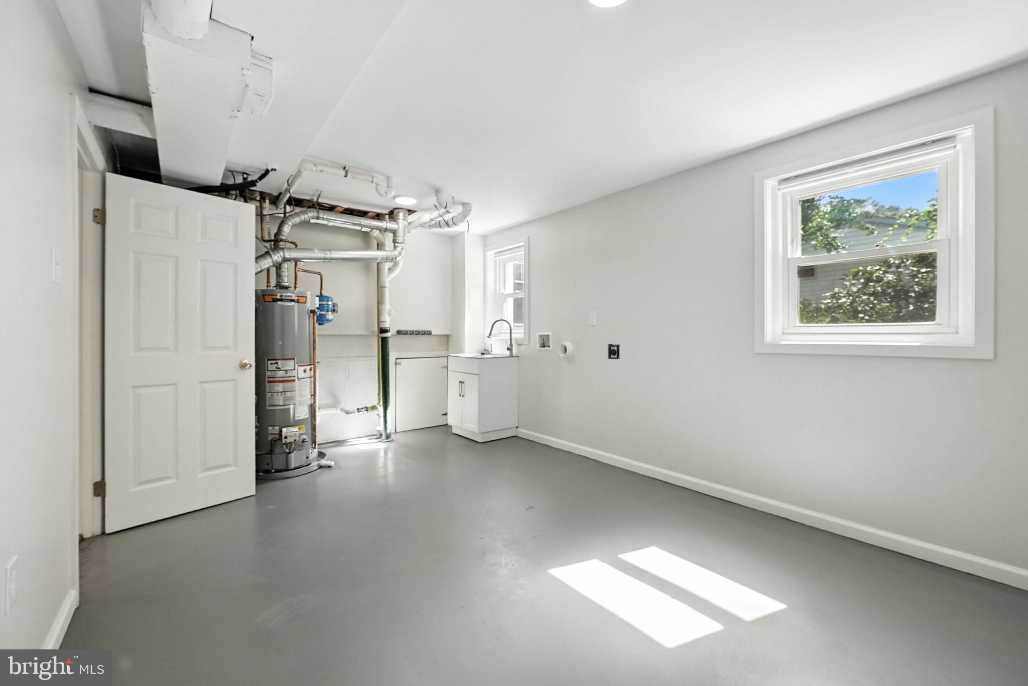 3924 LINCOLNSHIRE STREET