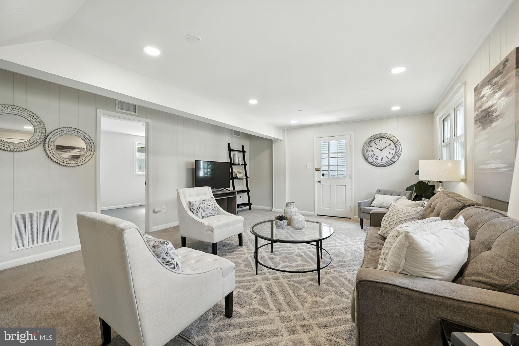 3924 LINCOLNSHIRE STREET