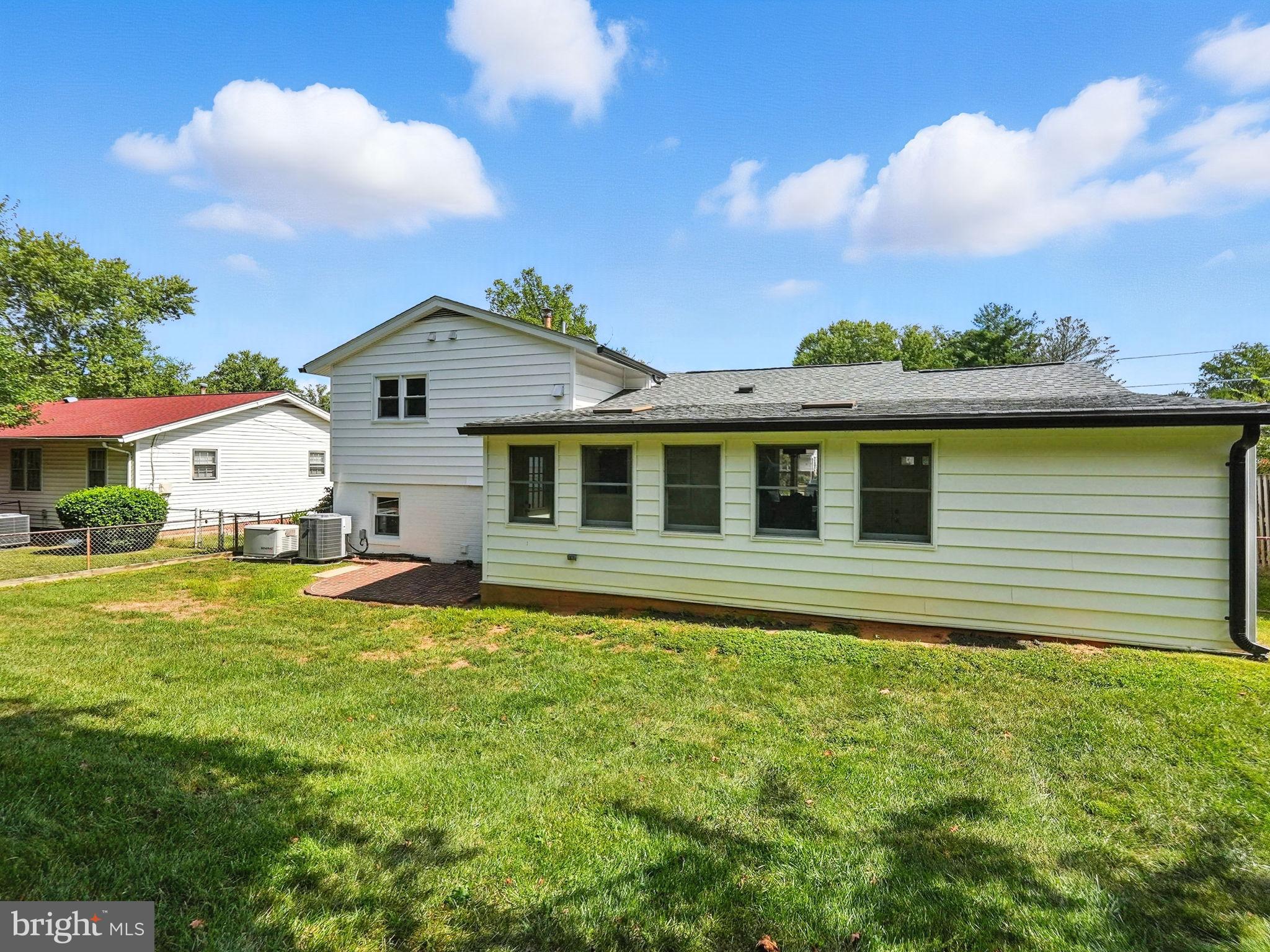 3924 LINCOLNSHIRE STREET