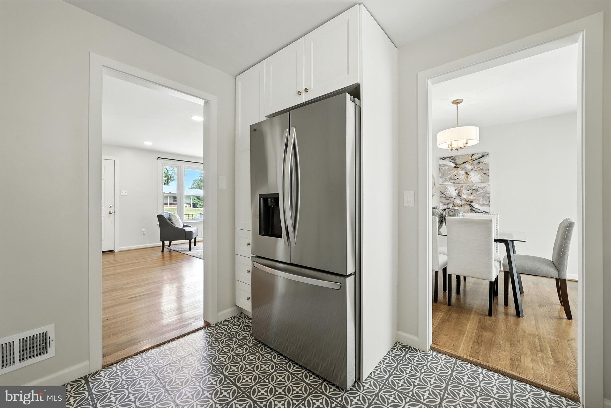 3924 LINCOLNSHIRE STREET