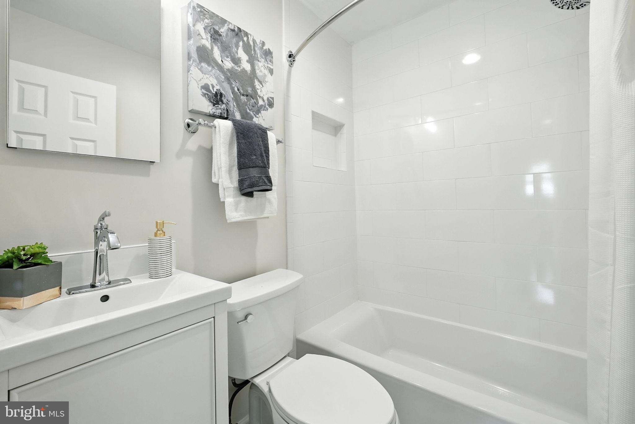 3924 LINCOLNSHIRE STREET