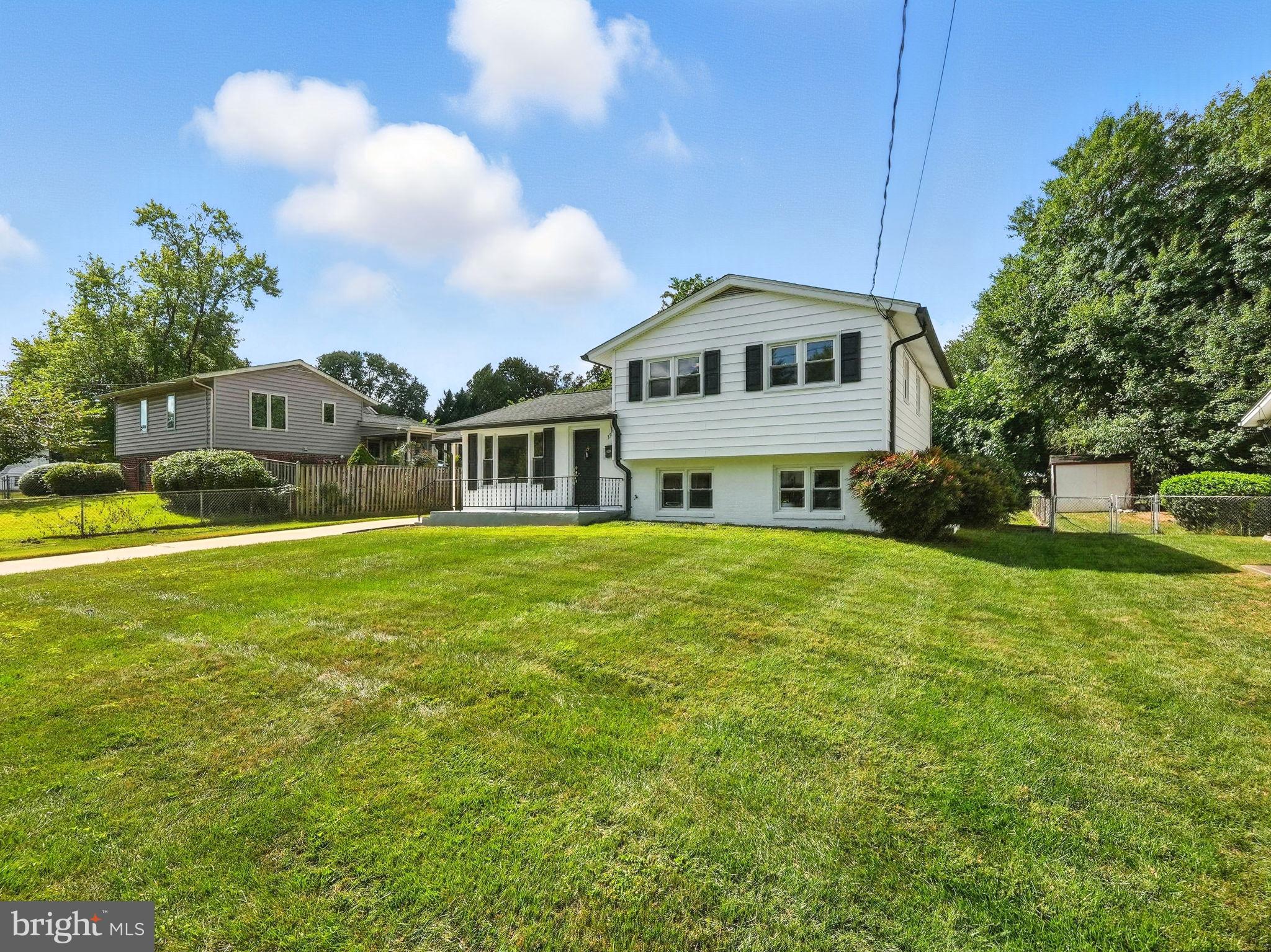 3924 LINCOLNSHIRE STREET