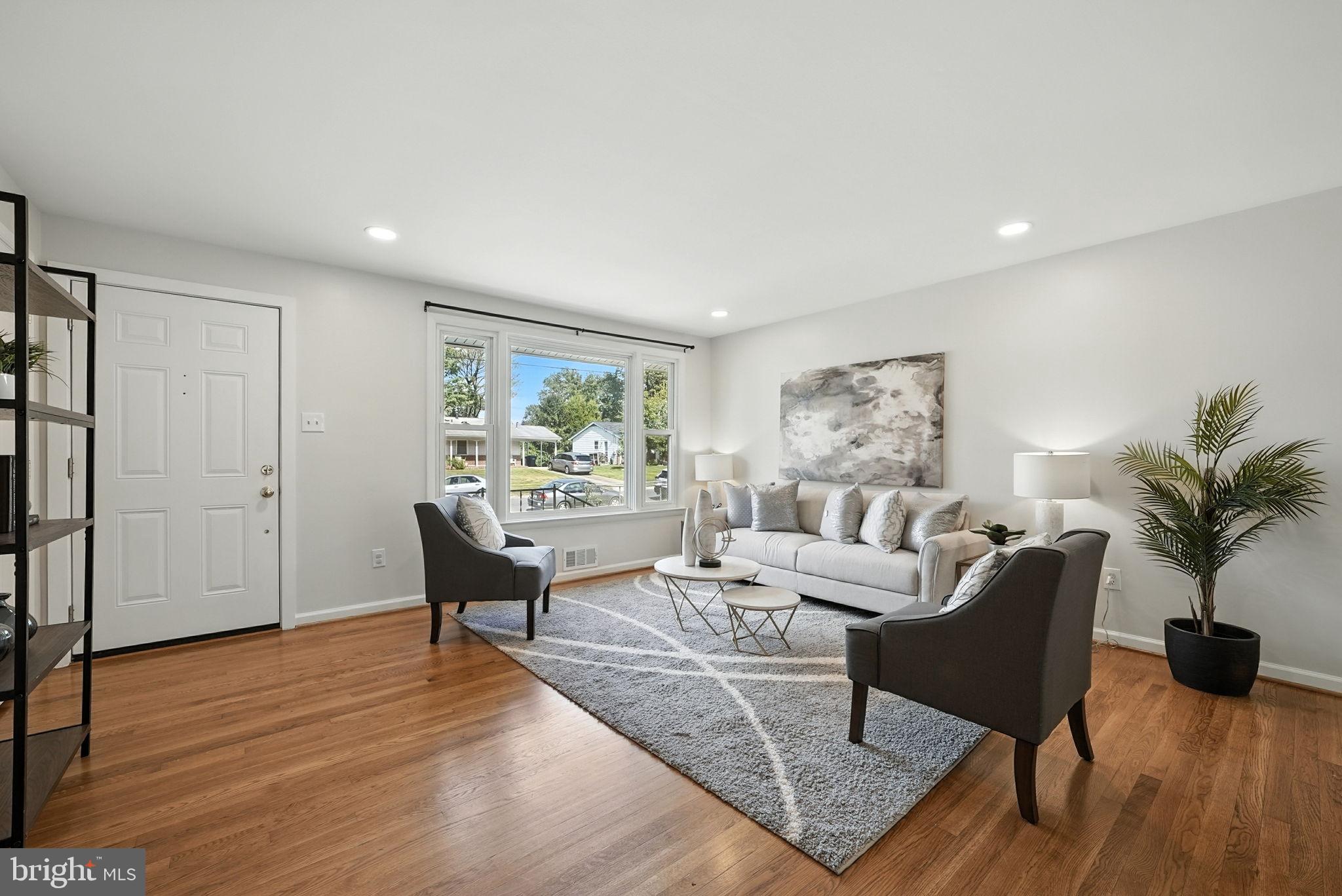 3924 LINCOLNSHIRE STREET