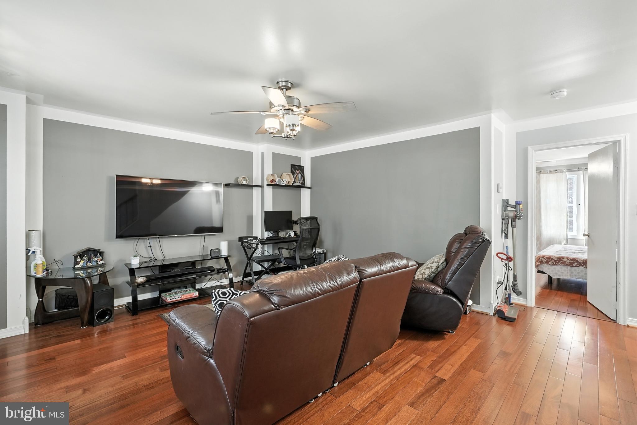 14727 BENTLEY SQUARE