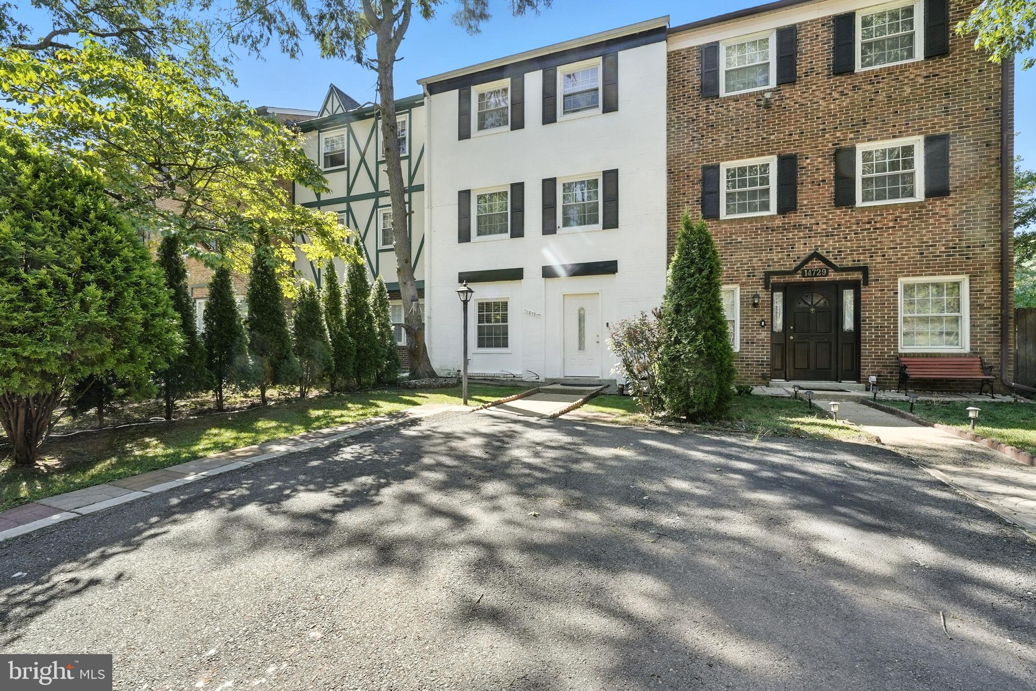 14727 BENTLEY SQUARE