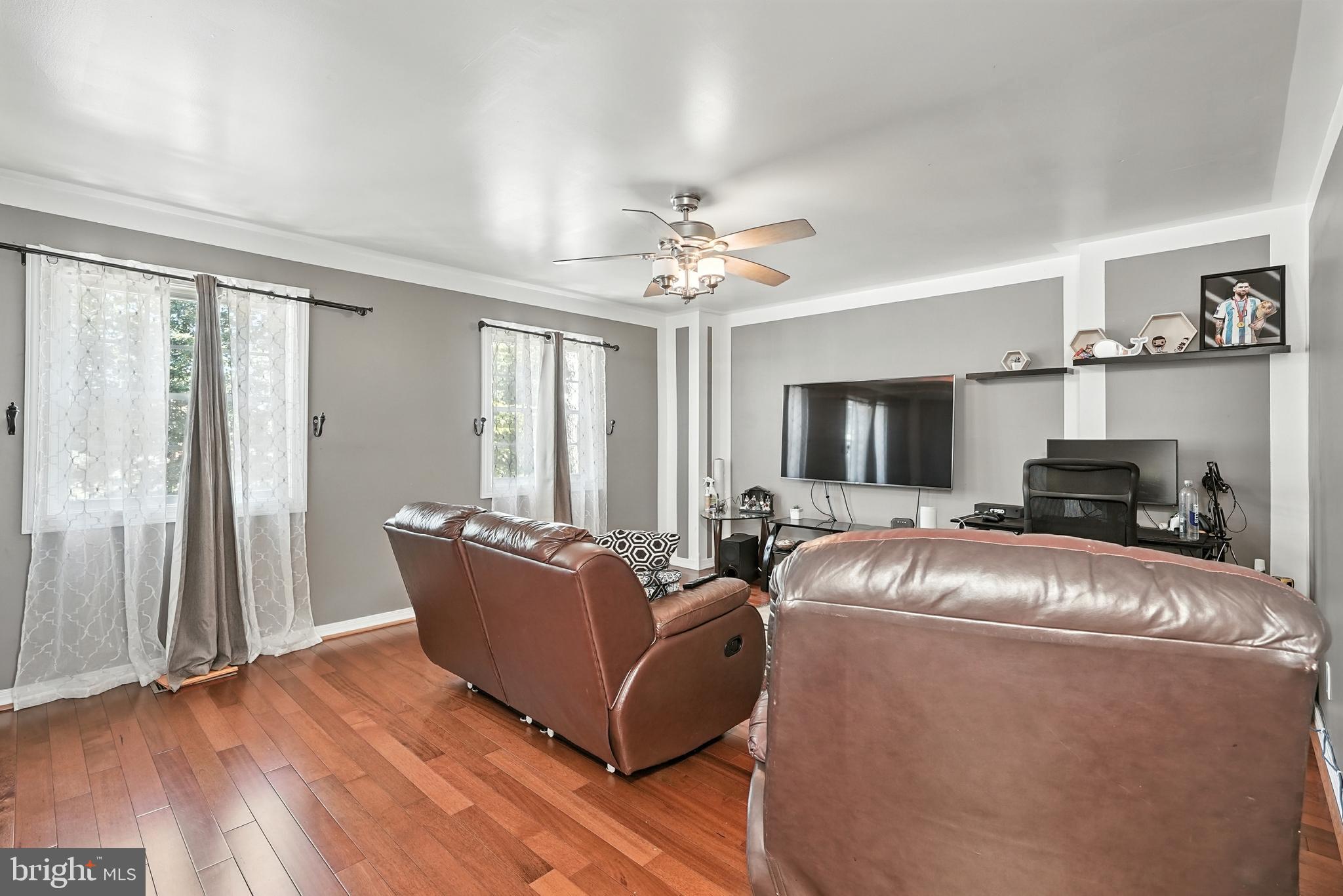 14727 BENTLEY SQUARE