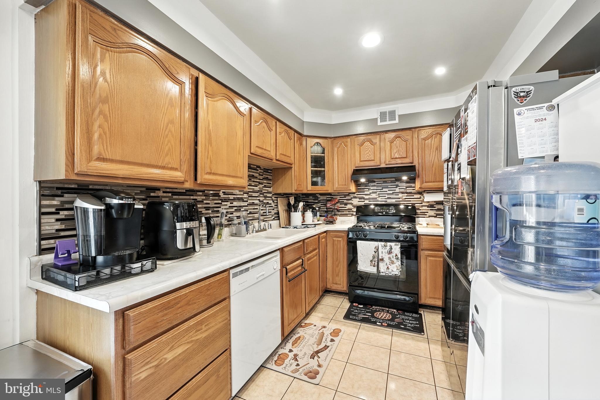 14727 BENTLEY SQUARE