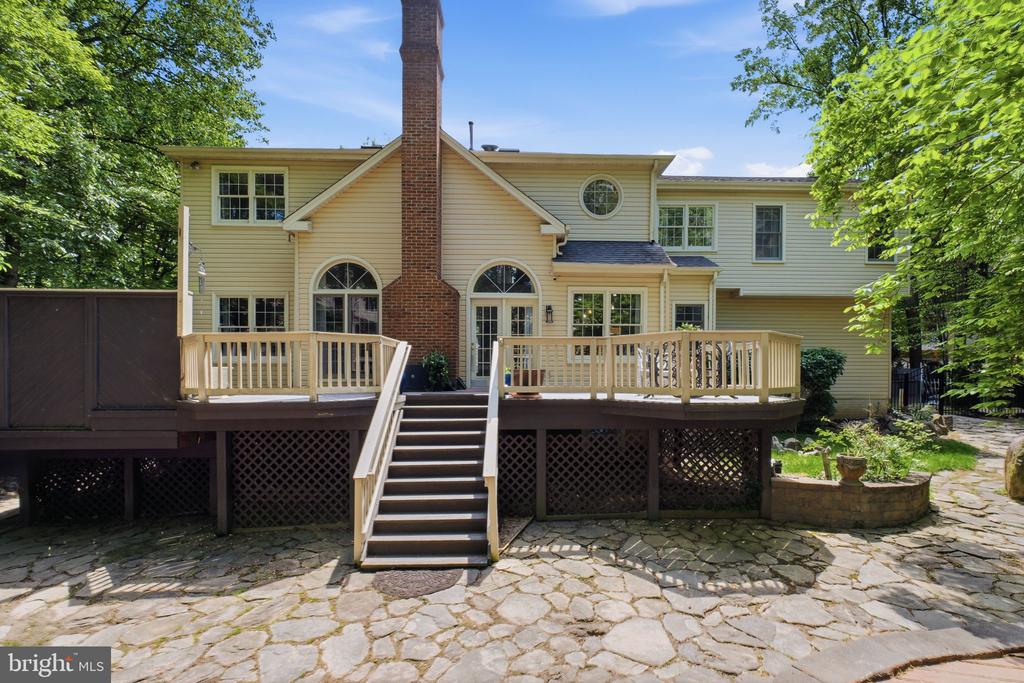 8005 HEDGEWOOD COURT