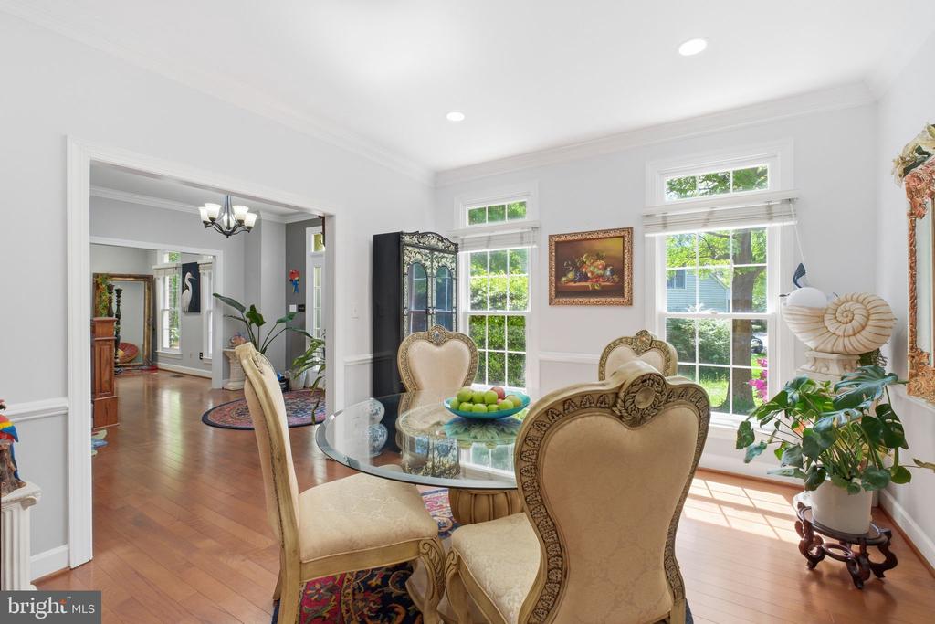 8005 HEDGEWOOD COURT