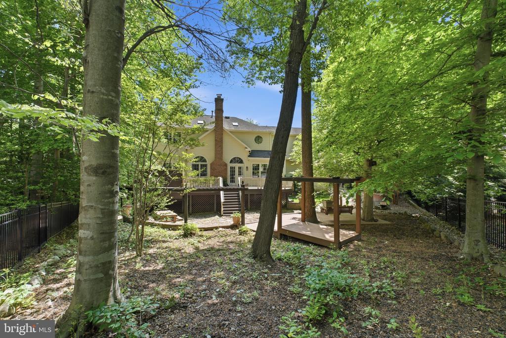 8005 HEDGEWOOD COURT