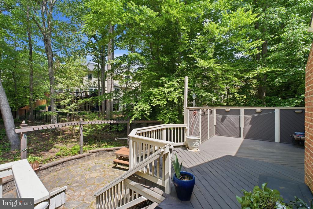 8005 HEDGEWOOD COURT