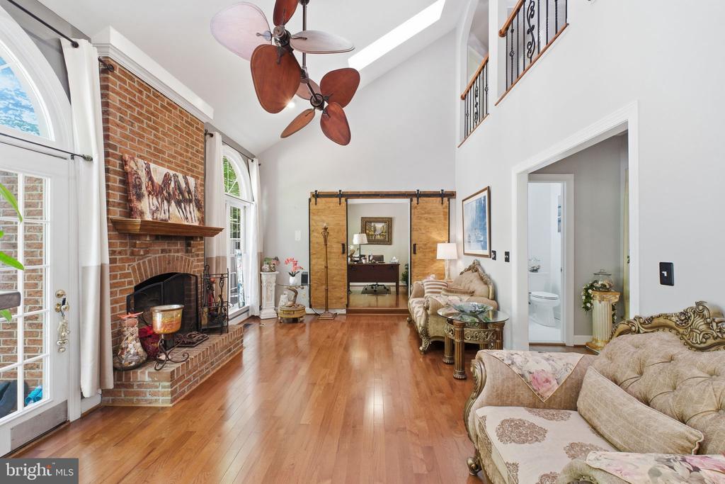 8005 HEDGEWOOD COURT