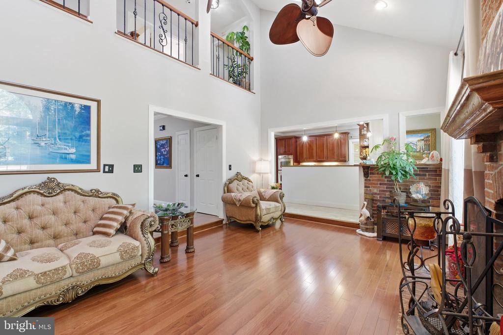 8005 HEDGEWOOD COURT