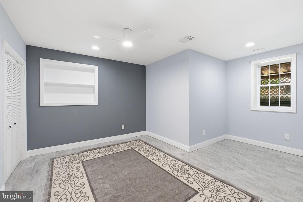 8005 HEDGEWOOD COURT