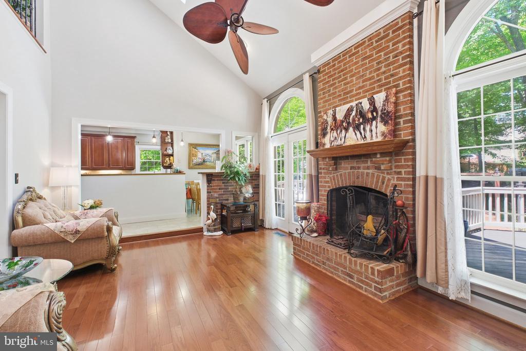 8005 HEDGEWOOD COURT