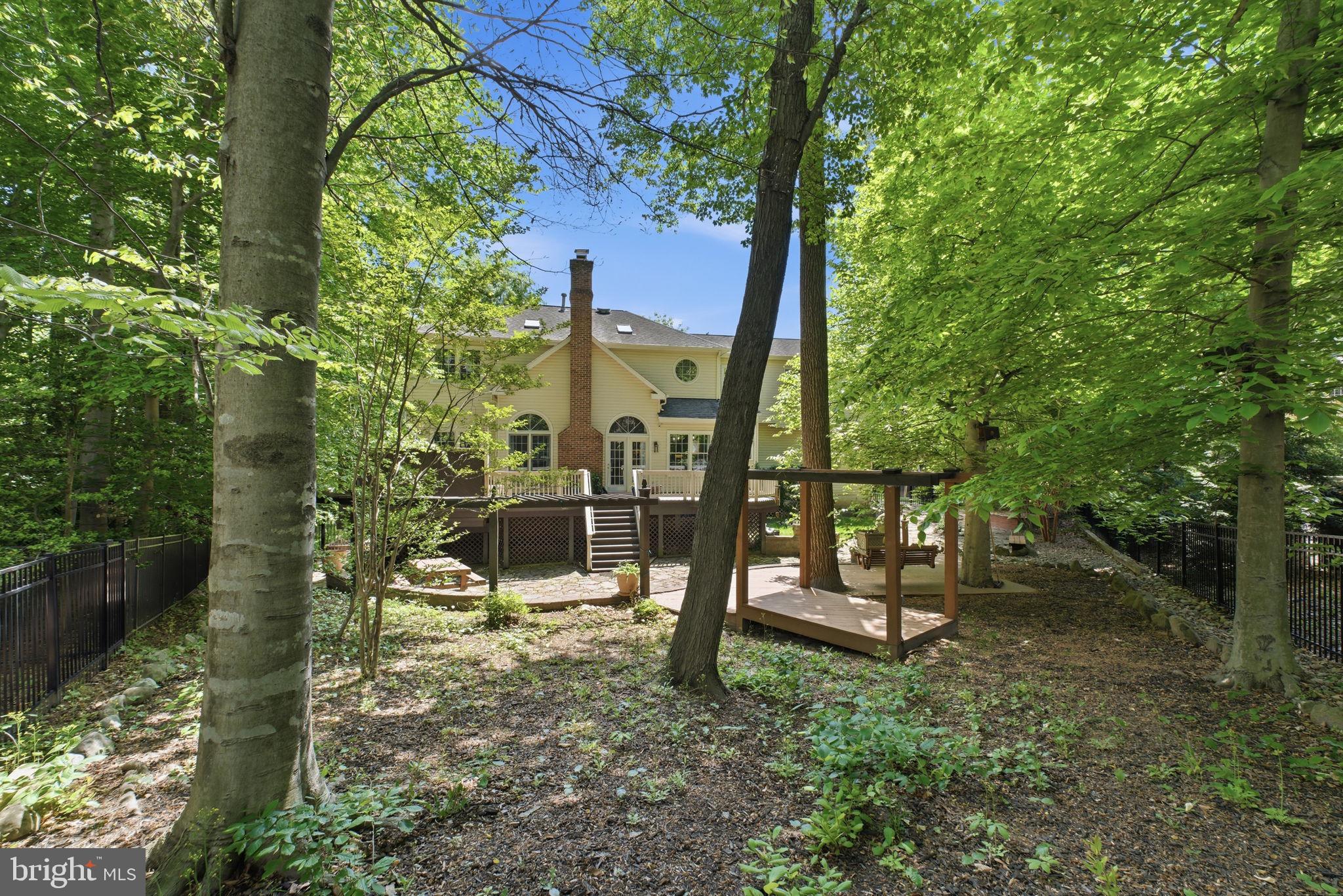 8005 HEDGEWOOD COURT