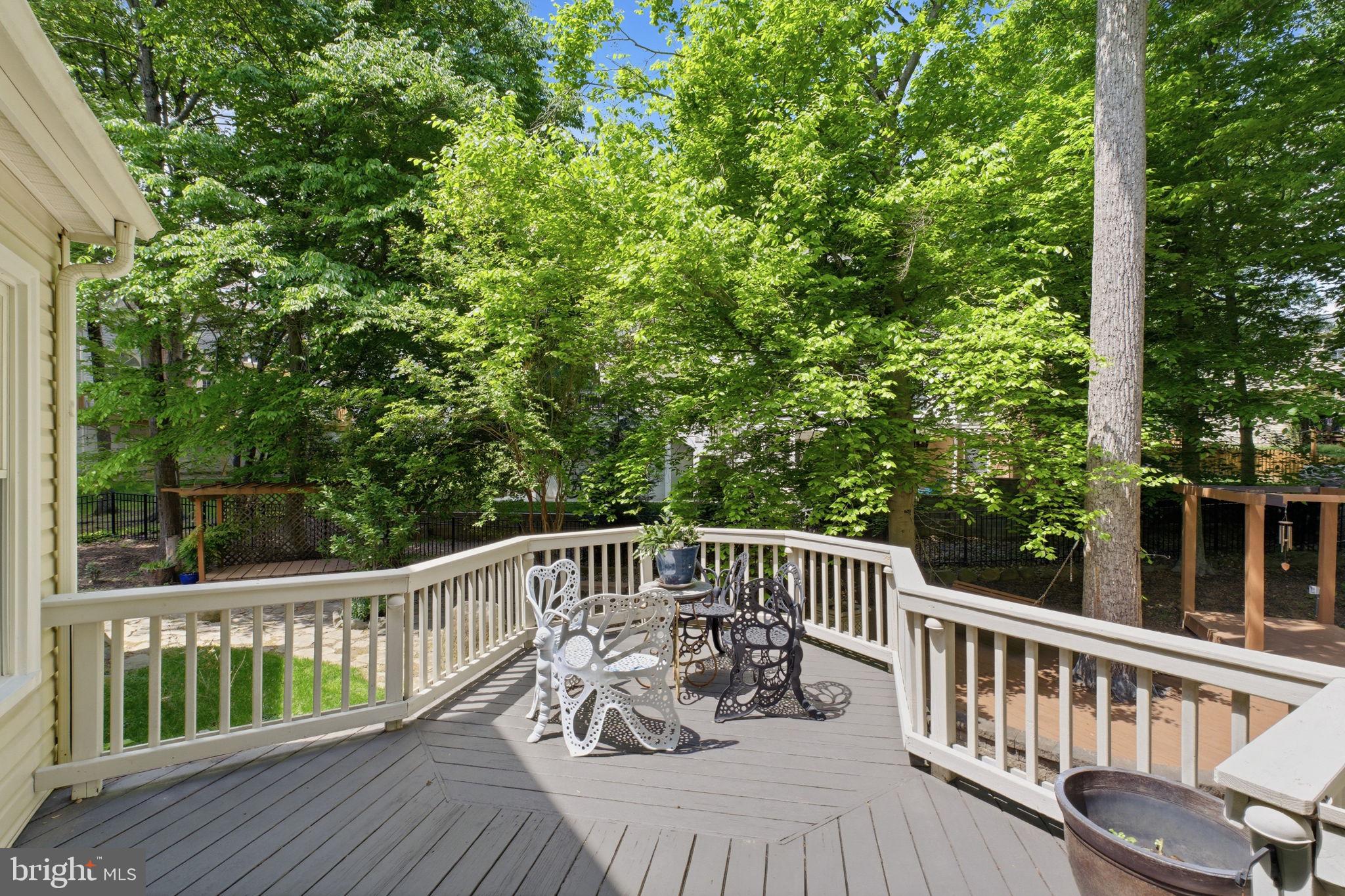8005 HEDGEWOOD COURT