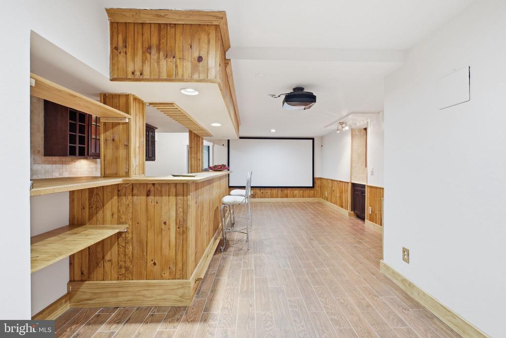 8005 HEDGEWOOD COURT