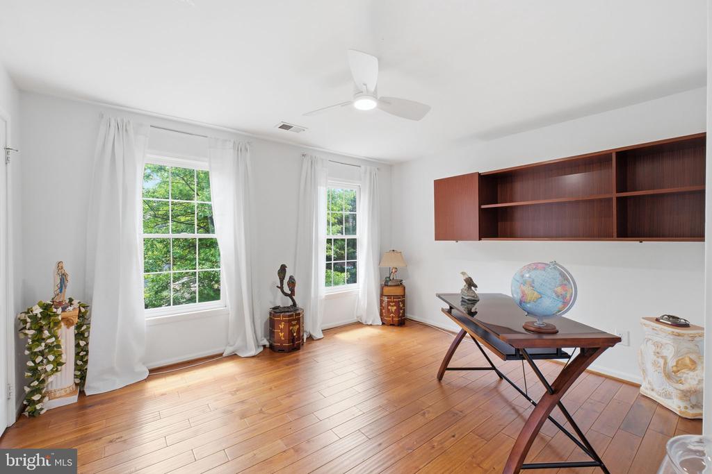 8005 HEDGEWOOD COURT