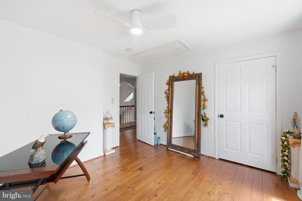 8005 HEDGEWOOD COURT
