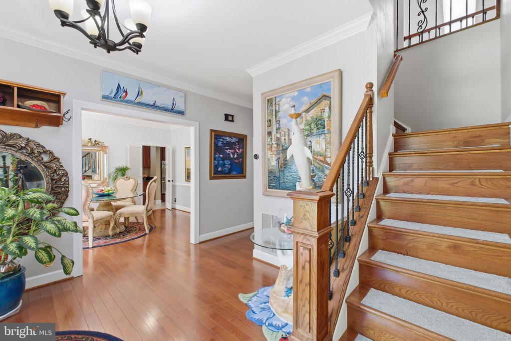 8005 HEDGEWOOD COURT