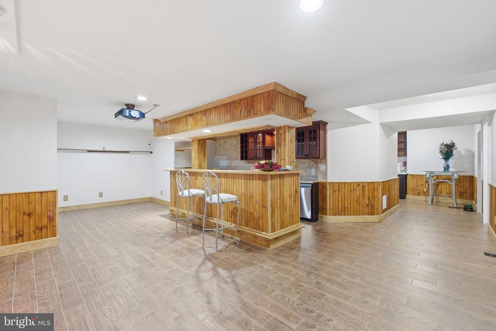 8005 HEDGEWOOD COURT