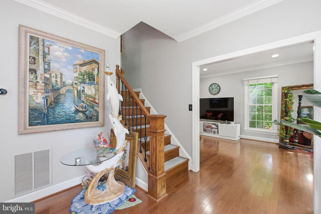 8005 HEDGEWOOD COURT