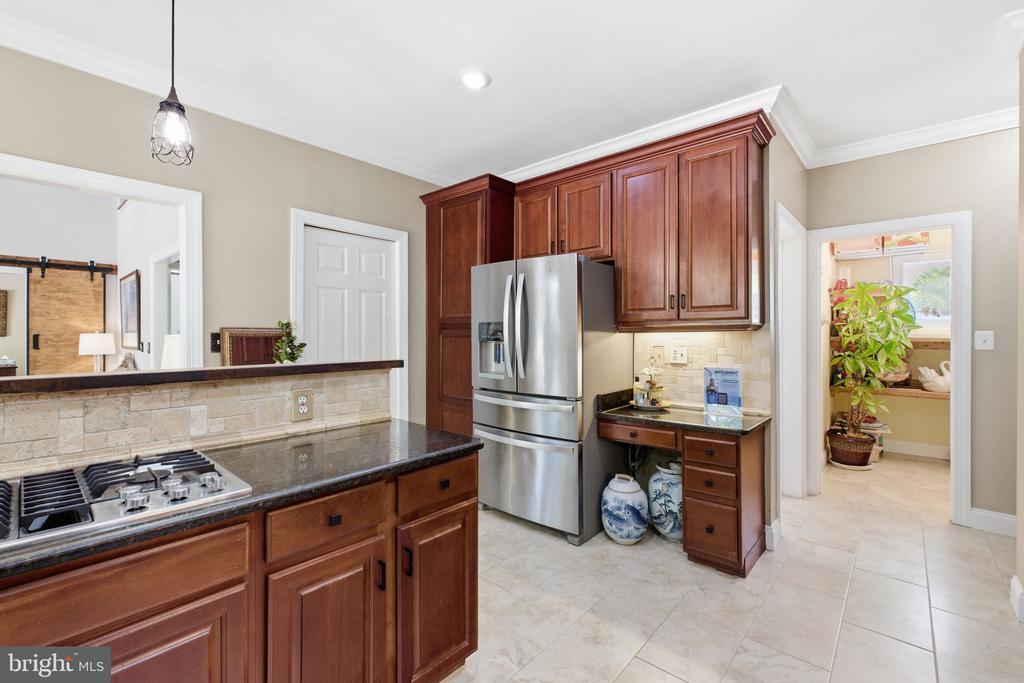 8005 HEDGEWOOD COURT