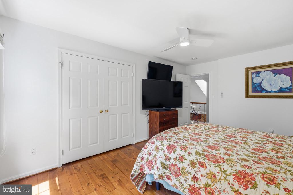 8005 HEDGEWOOD COURT