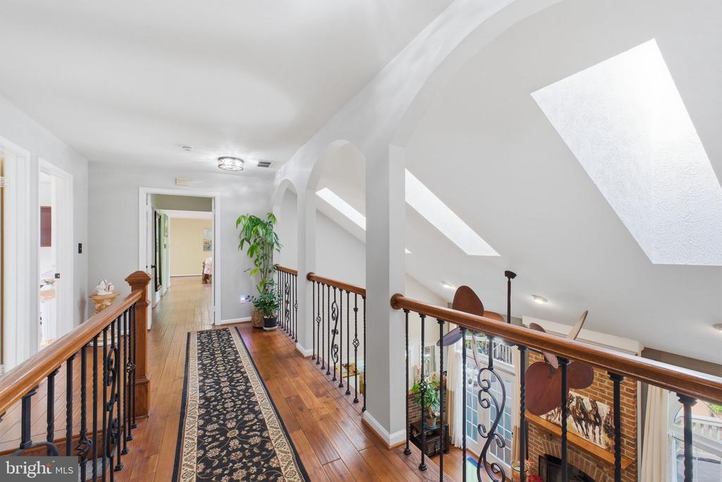 8005 HEDGEWOOD COURT