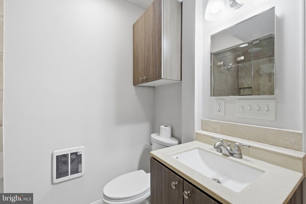 8005 HEDGEWOOD COURT