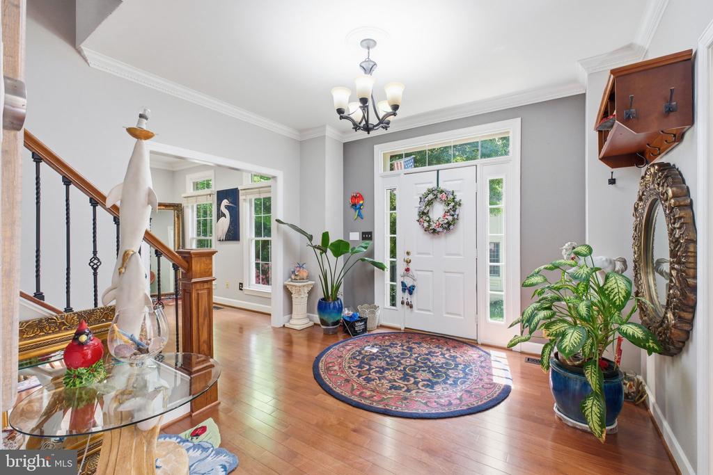 8005 HEDGEWOOD COURT