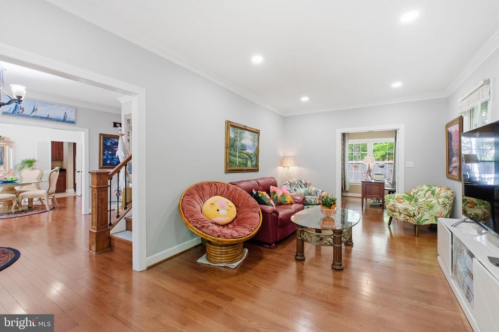 8005 HEDGEWOOD COURT