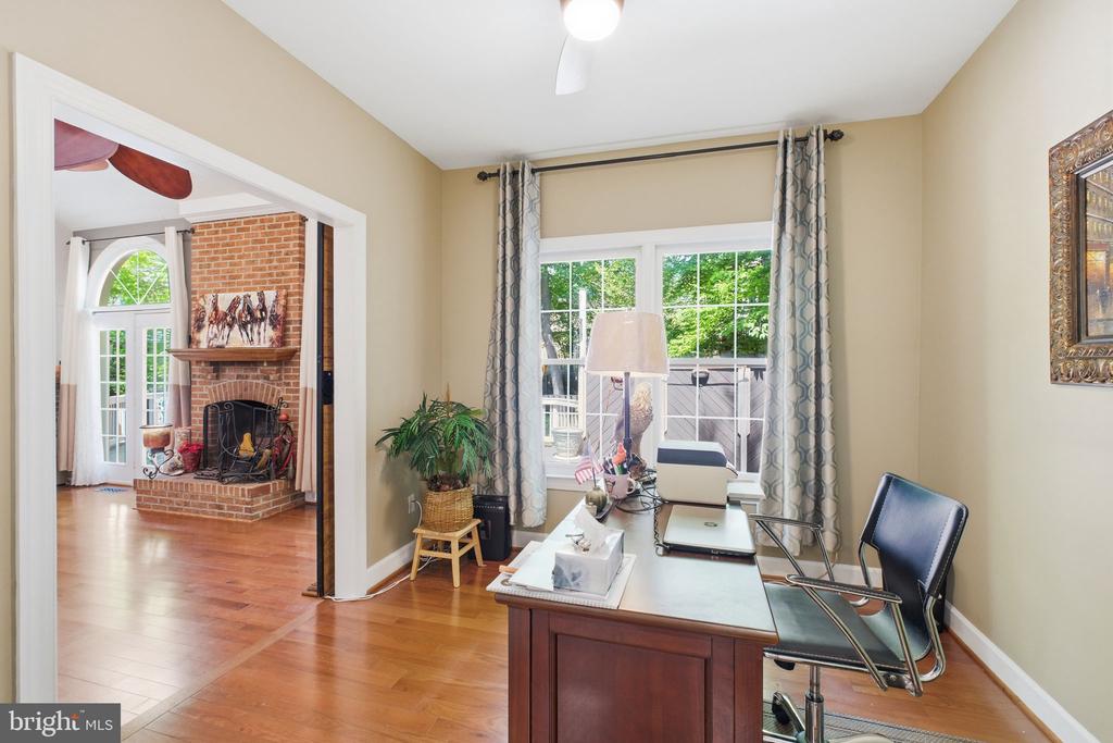 8005 HEDGEWOOD COURT