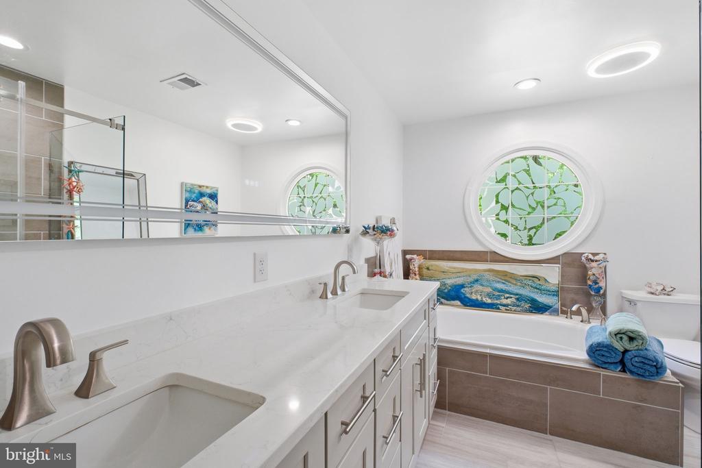 8005 HEDGEWOOD COURT