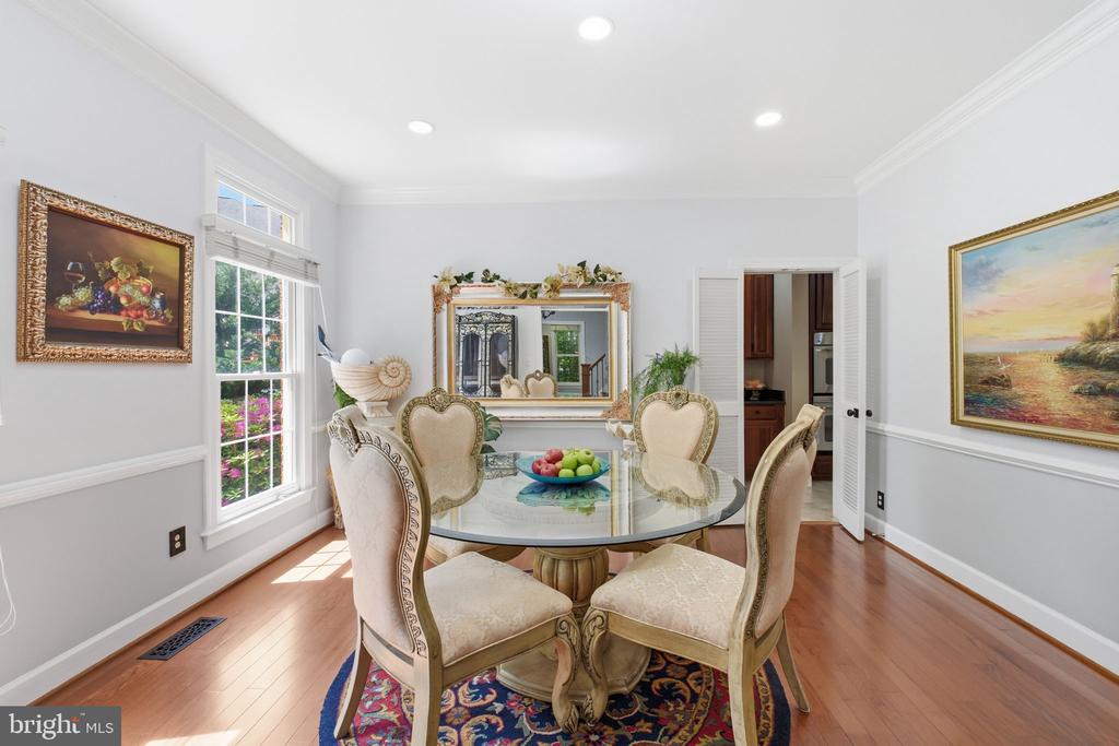 8005 HEDGEWOOD COURT