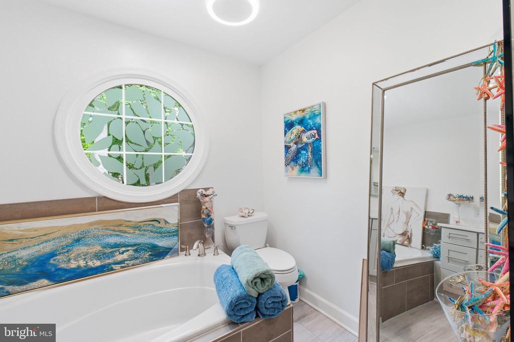 8005 HEDGEWOOD COURT