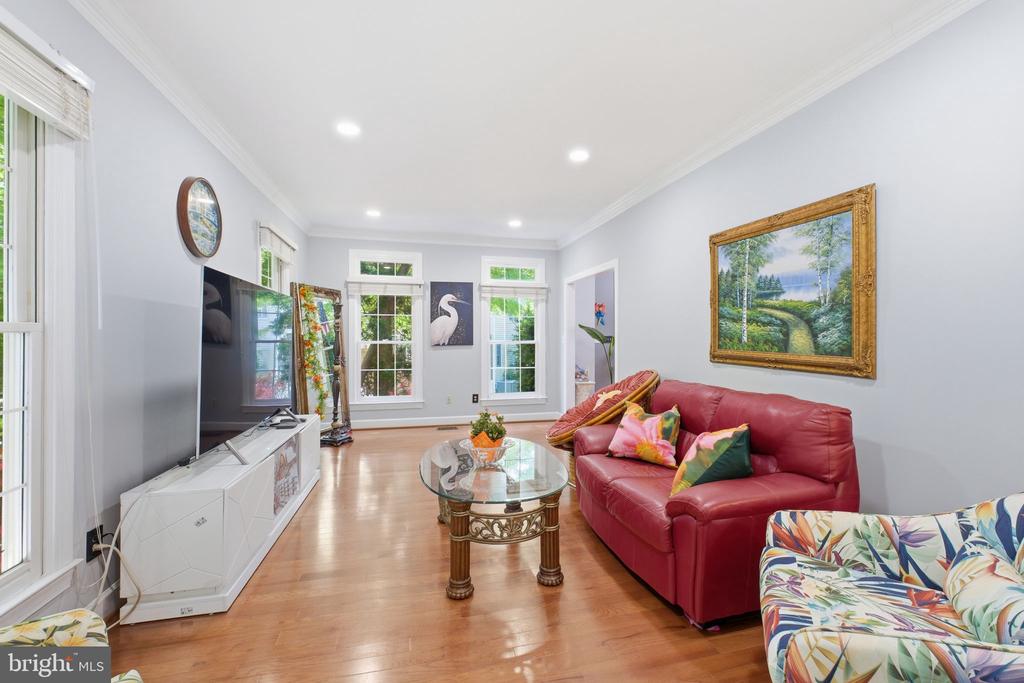 8005 HEDGEWOOD COURT