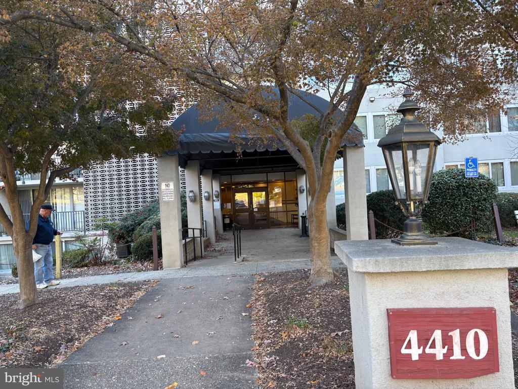 4410 BRIARWOOD COURT N Unit: 13
