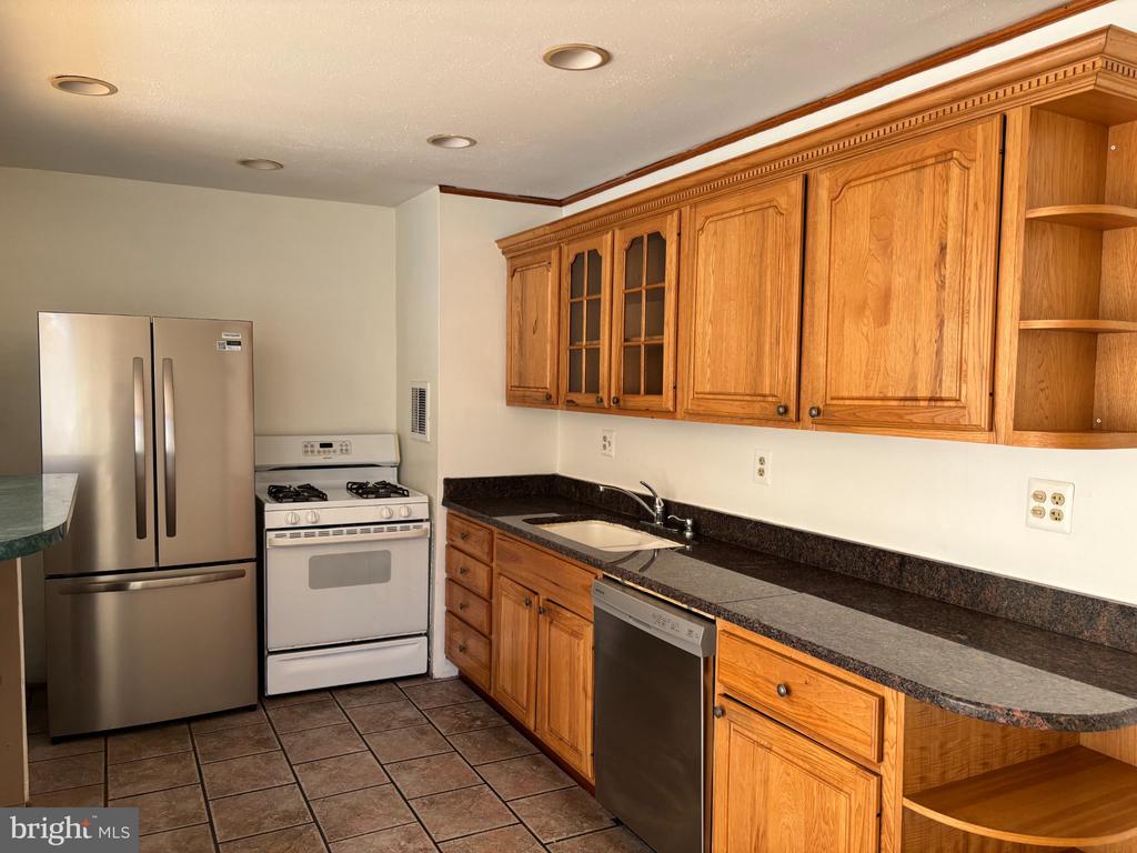 4410 BRIARWOOD COURT N Unit: 13