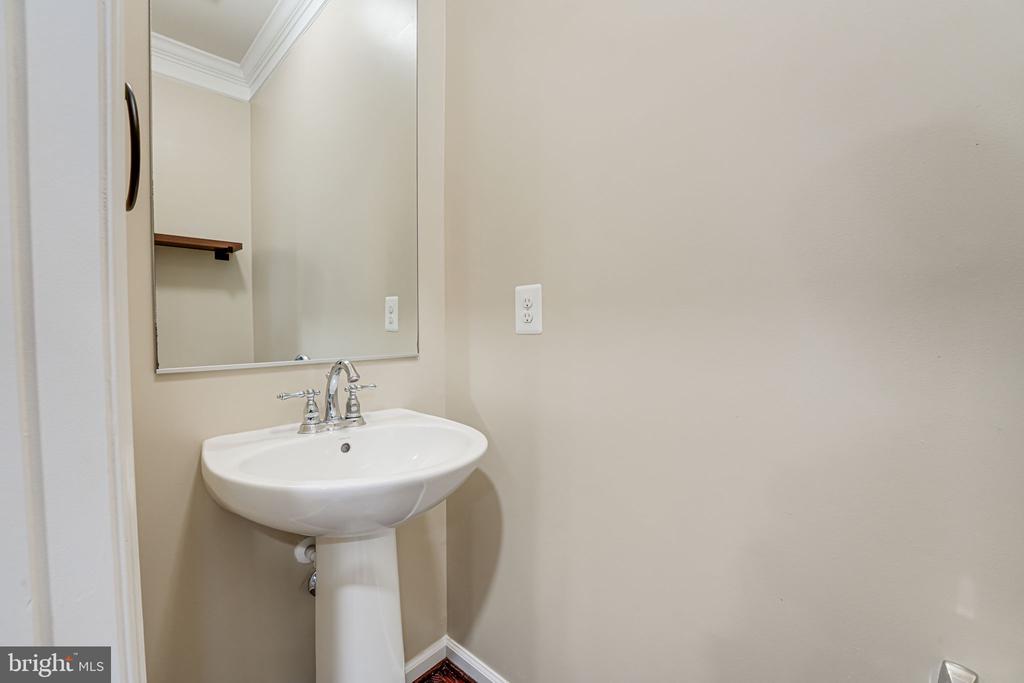 205 ALMOND DR