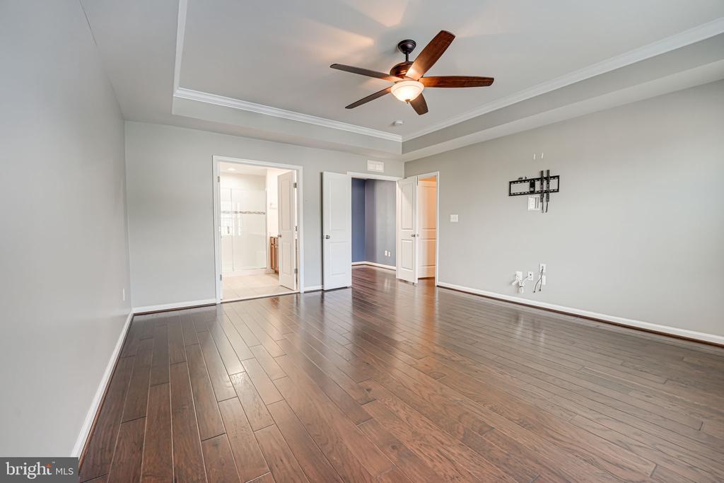 205 ALMOND DR