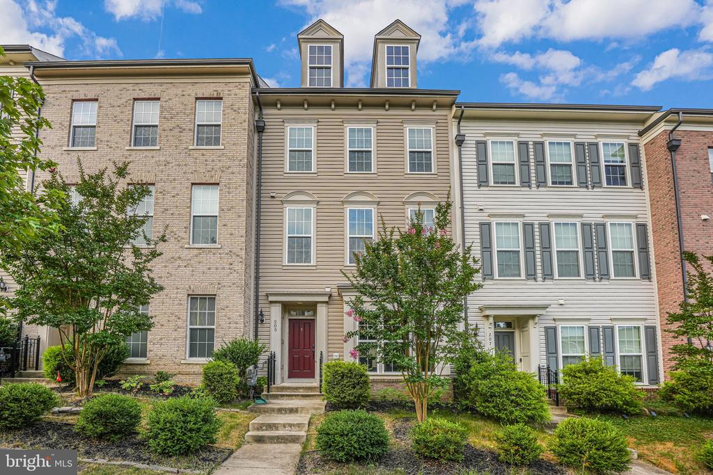 205 ALMOND DR