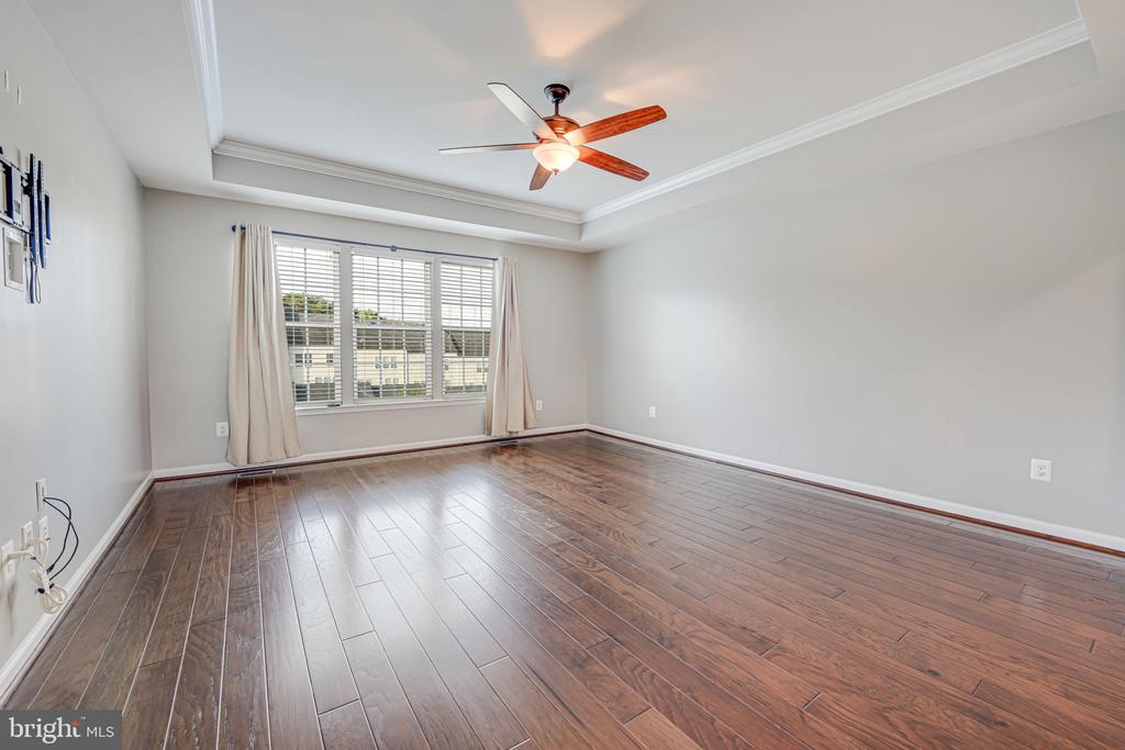 205 ALMOND DR